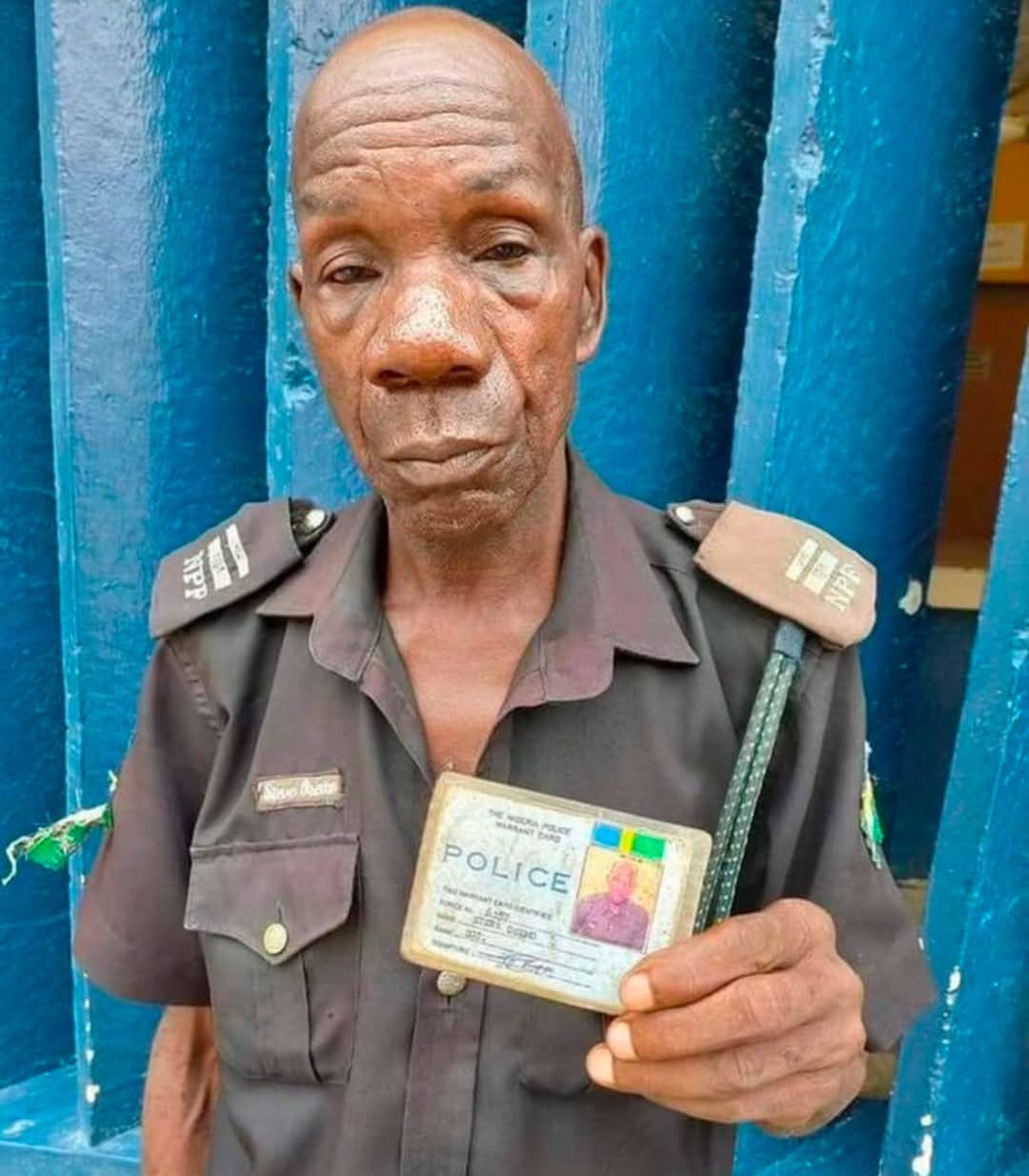 Just In: A retired Nigerian police Inspector, Linus was arrested for doing stop and search after retirement.