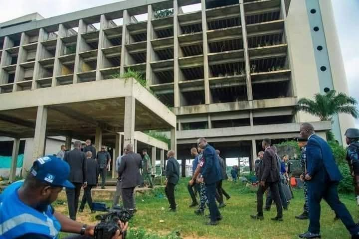 Just In: $500 Million in Cash, $1 Billion in Gold, and Fake Election Results Discovered in Former Abia Governor’s House in Abuja